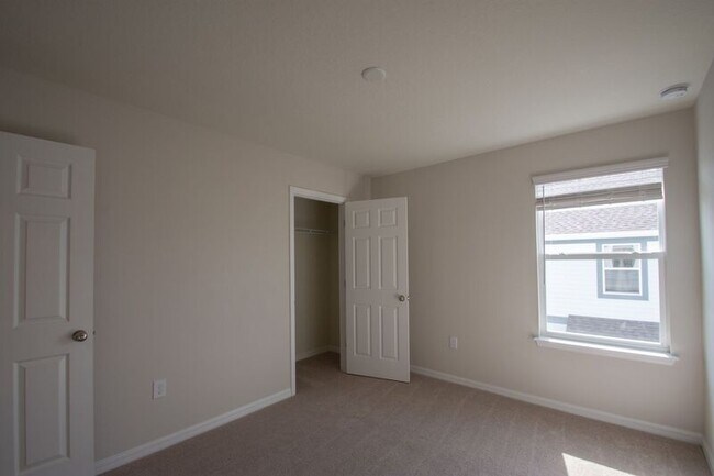 Building Photo - 3936 Plainview Dr