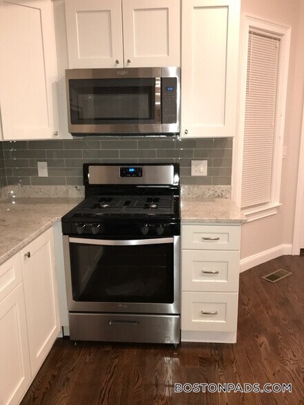 Building Photo - 19 Perrin St