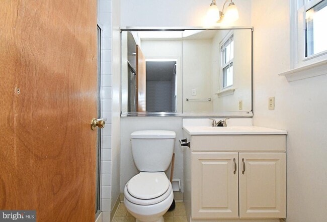 Building Photo - 592 Wrensong Rd