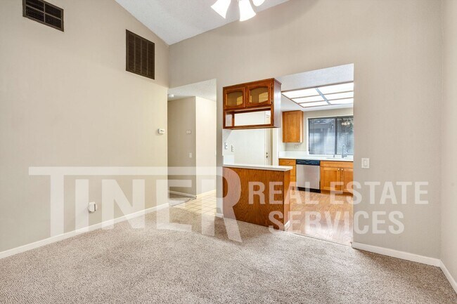 Building Photo - Updated & Beautiful Crosswoods Home