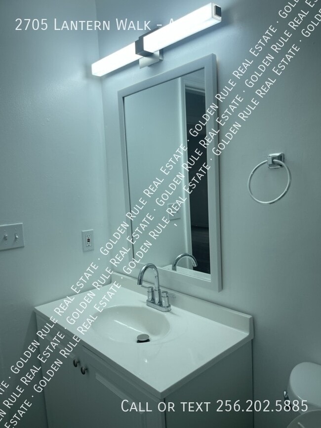 Building Photo - 2705 Lantern Walk SE