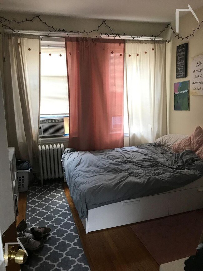 Building Photo - 9/1 No Fee! Charming 2BR condo located near Allston/Brookline border