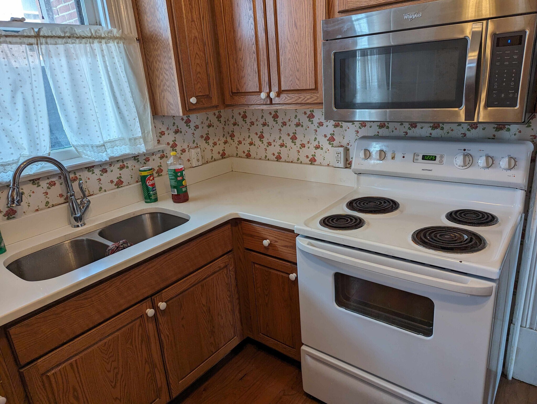 Kitchen - 402 N Main St