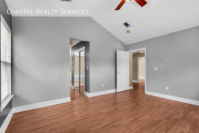 Building Photo - 879 Van Dyke Dr