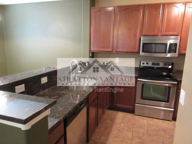 Building Photo - 2741 S Equestrian Dr