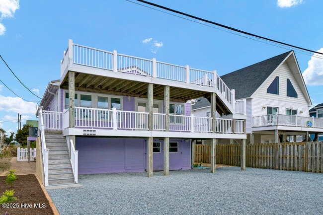 Primary Photo - 1207 N Topsail Dr