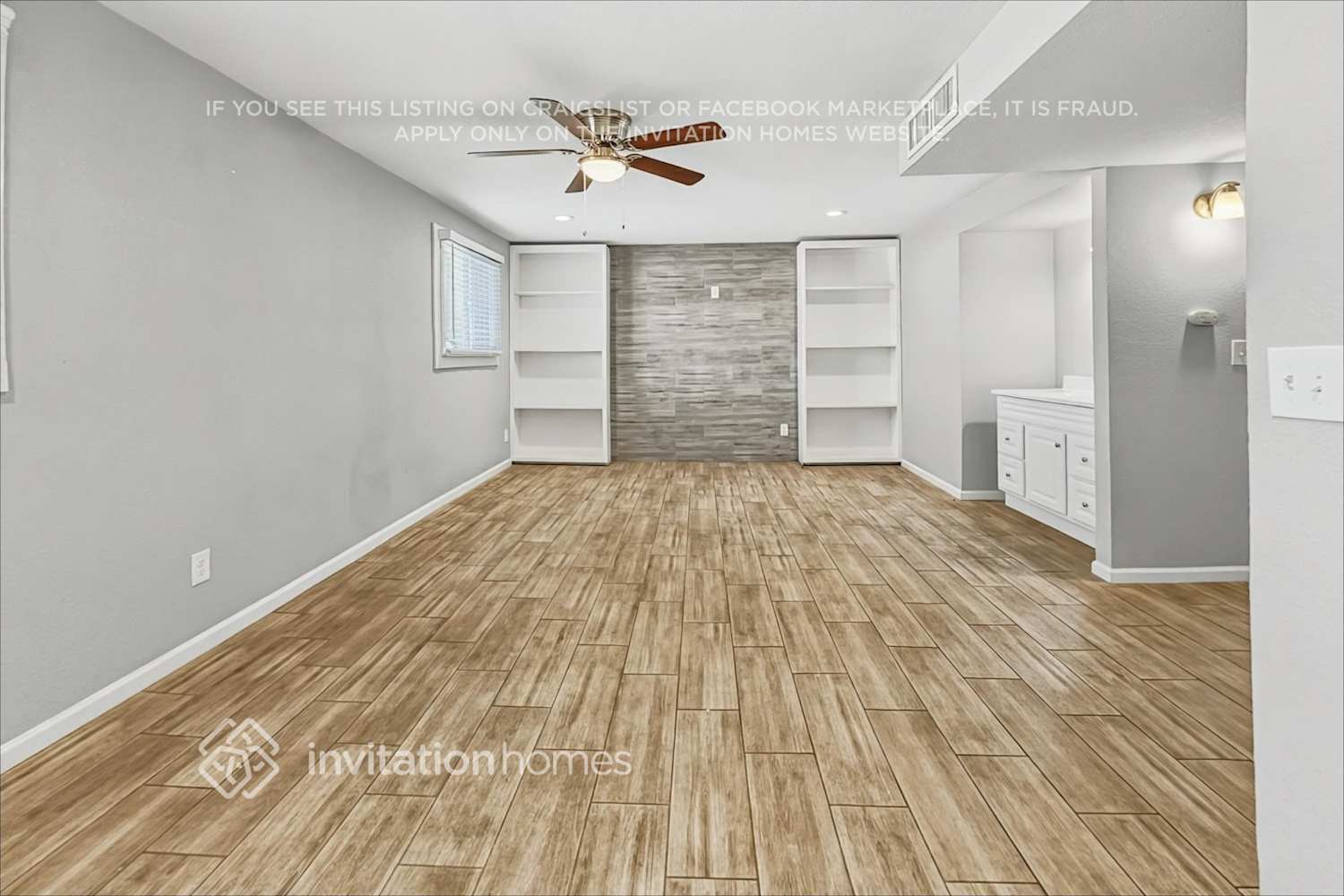 Building Photo - 943 E Manhatton Dr