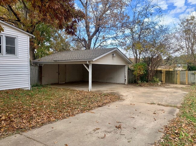 Building Photo - 4 Bedroom 2 Bath – FOR RENT!