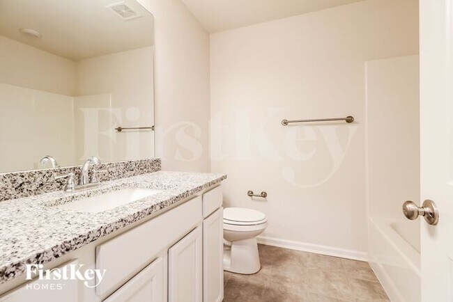 Building Photo - 811 Birchcrest Wy