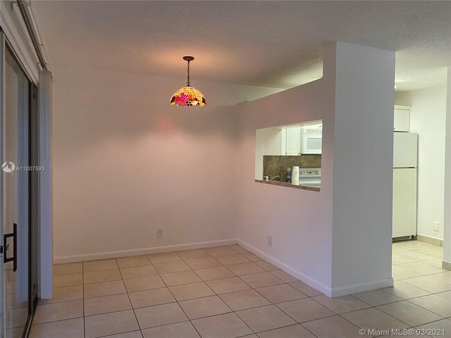 Building Photo - 9525 SW 138th Pl