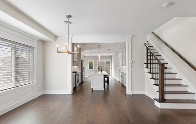 Building Photo - 1639 Maple St