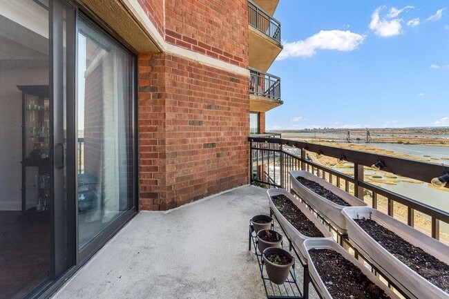 Building Photo - 2110 Harmon Cove Tower