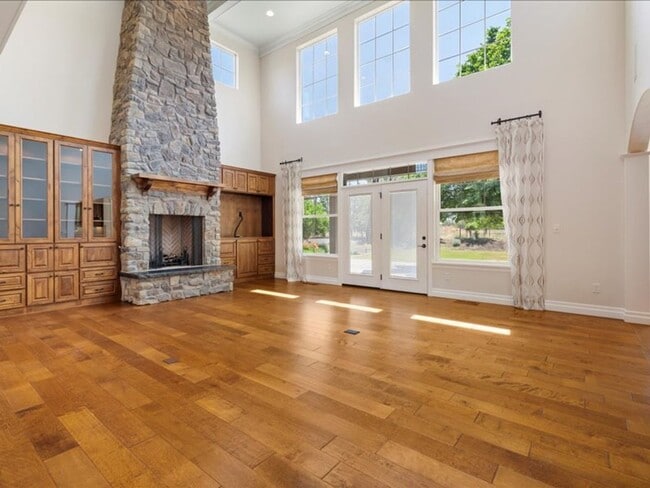 Building Photo - 4 Bedroom Tumalo Dream home on 3.21 Acres!