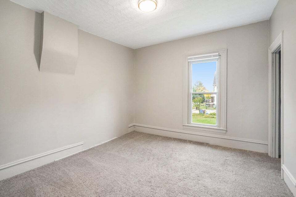 Building Photo - 505 La Grave Ave SE