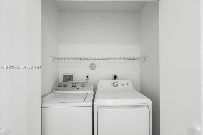 Building Photo - 1162 SW 44th Ave