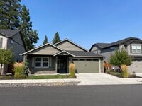 Building Photo - Beautiful Single-Level 3-Bedroom, 2-Bath Home in Sisters, Oregon