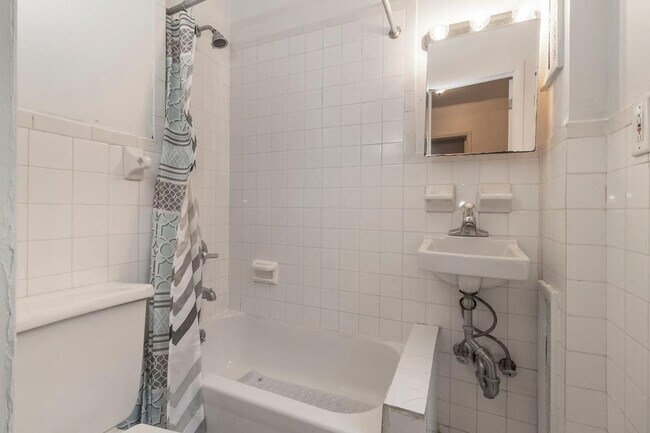 Building Photo - 304e E 95th St