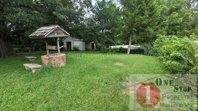 Building Photo - 3 Bedroom, 2 Bathroom with 1 Car Garage in Gladstone, Missouri