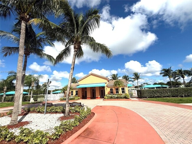 Building Photo - 1656 SE 29th Ct