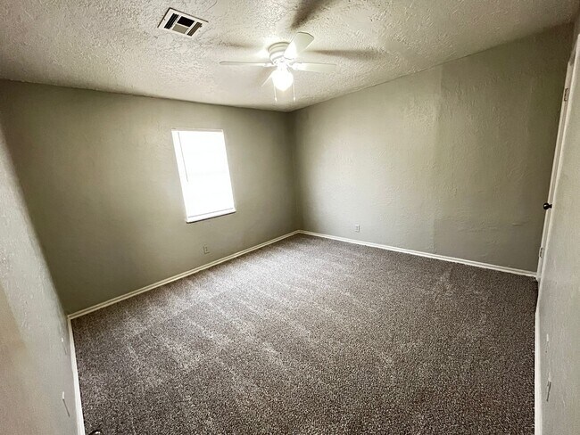 Building Photo - 2618 NW 26th St