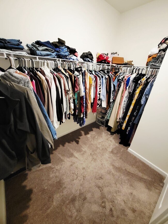 Building Photo - 366 Crandon Rd