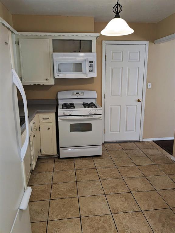 Building Photo - 1404 Heather Ln