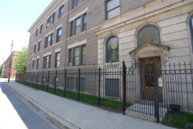 Exterior (61st Street) - 925 E 61st St