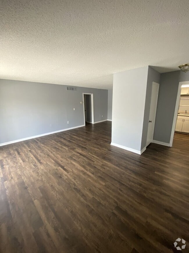 Building Photo - Spacious three bedroom condo