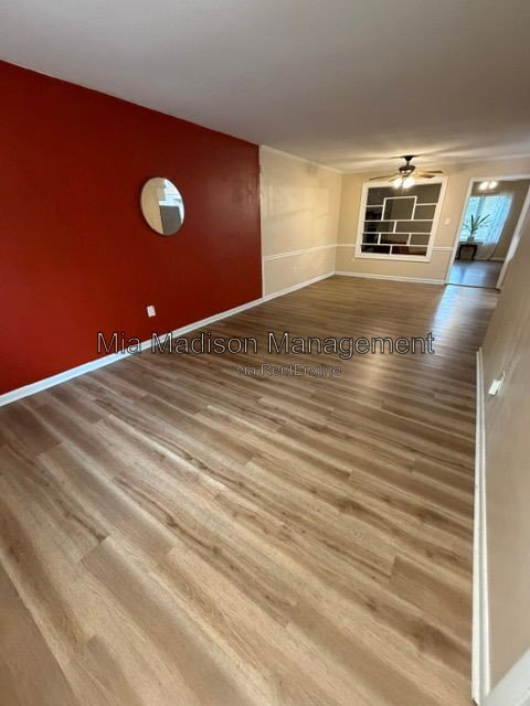 Building Photo - 9406 Dunwoody Dr