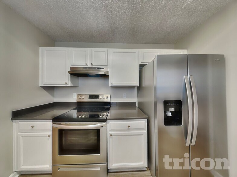 Building Photo - 4417 Woodlawn Dr