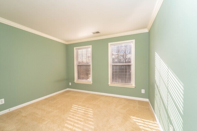Building Photo - Updated Faircrest 4 BD 3.5 BA Townhome