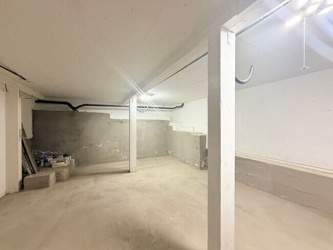 Building Photo - 8378 Vila Rd
