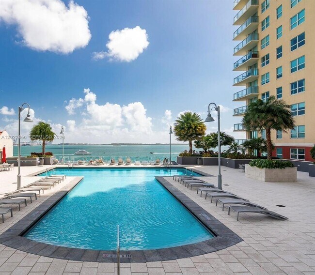 Building Photo - 1155 Brickell Bay Dr