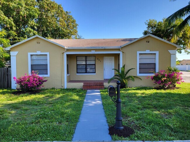Building Photo - 401 SW 10th St