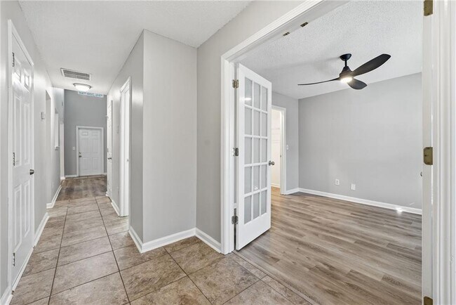 Building Photo - 2297 Charleston Pointe SE