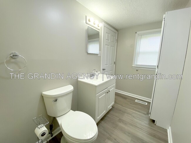 Building Photo - 8623 Plantation Rd