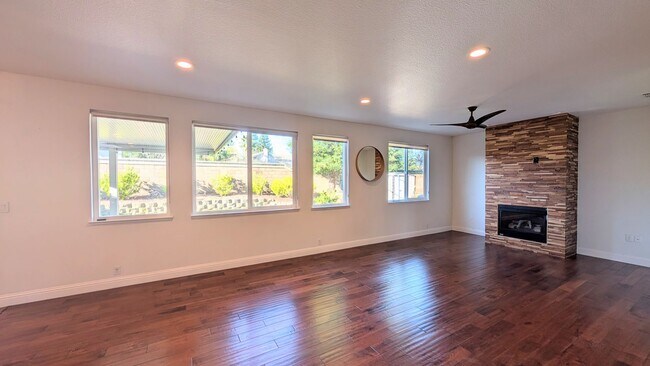 Building Photo - Gorgeous Single Family Home in Rocklin