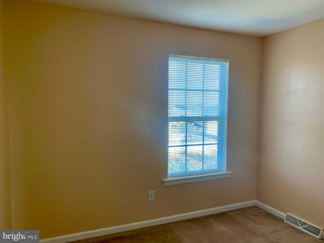 Building Photo - 351 Paradee Dr