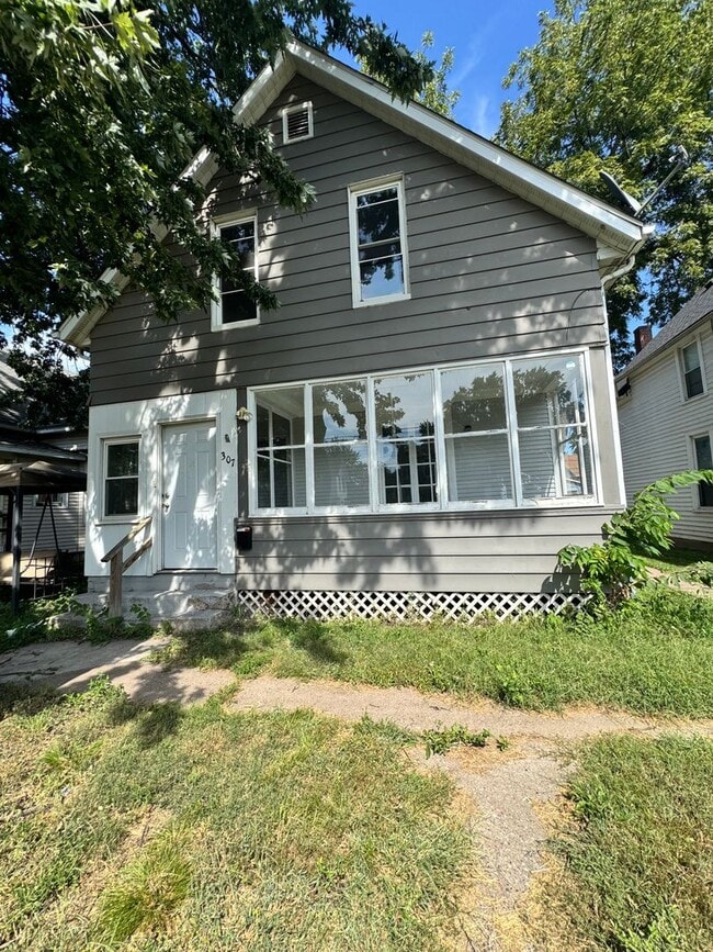 Building Photo - 307 S Lincoln Ave
