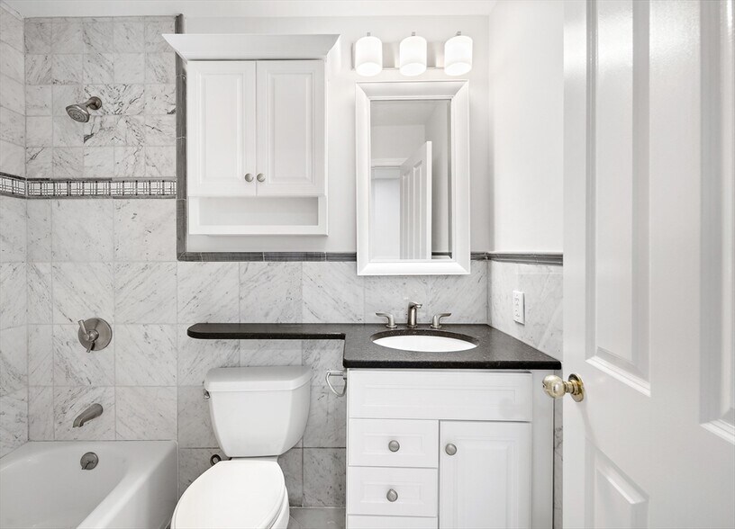 Building Photo - 4 Charlesgate E