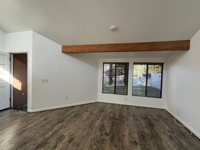 Building Photo - 349 Mar Vista Dr