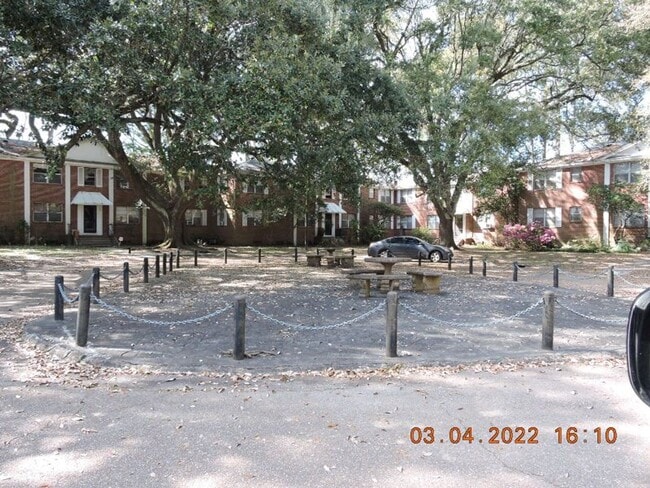 Building Photo - Great 2BR/1BA Condo Villa Rose