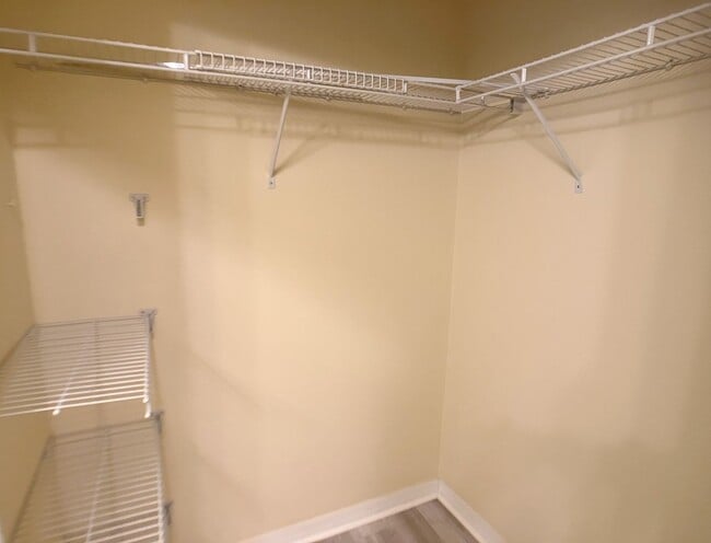 Building Photo - Campus View - Furnished 3 Bedroom, 3 Bathroom Apartment