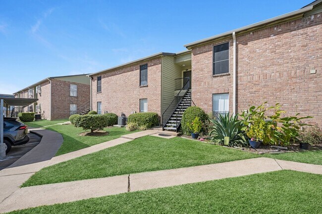 Building Photo - 18800 Egret Bay Blvd