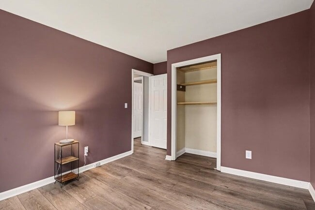 Building Photo - 1950 Branch View Dr