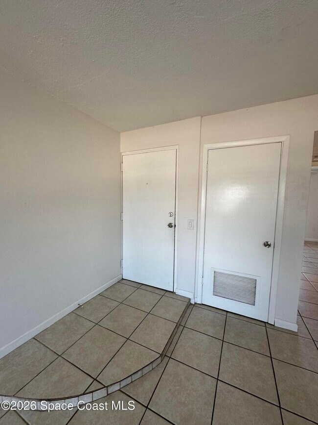 Building Photo - 837 Hickory St