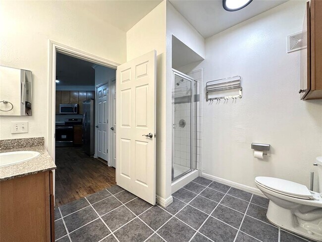 Building Photo - 2502 Leon St