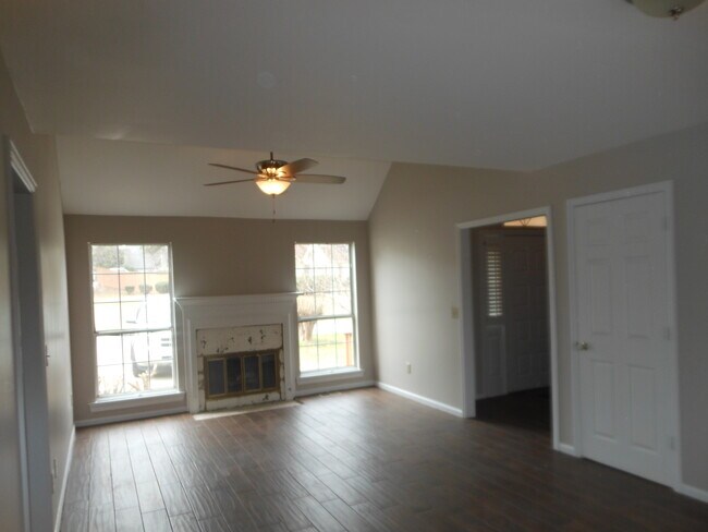 Building Photo - 4127 Lake Mist Dr NW