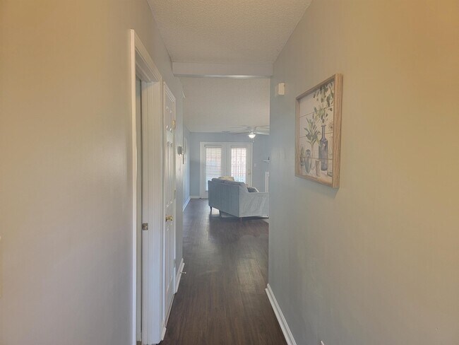 Building Photo - 14 Heritage Village Ln