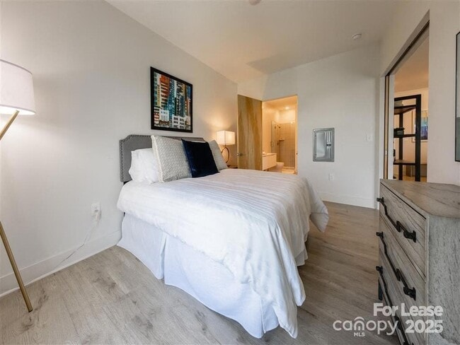 Building Photo - 1824 N Brevard St